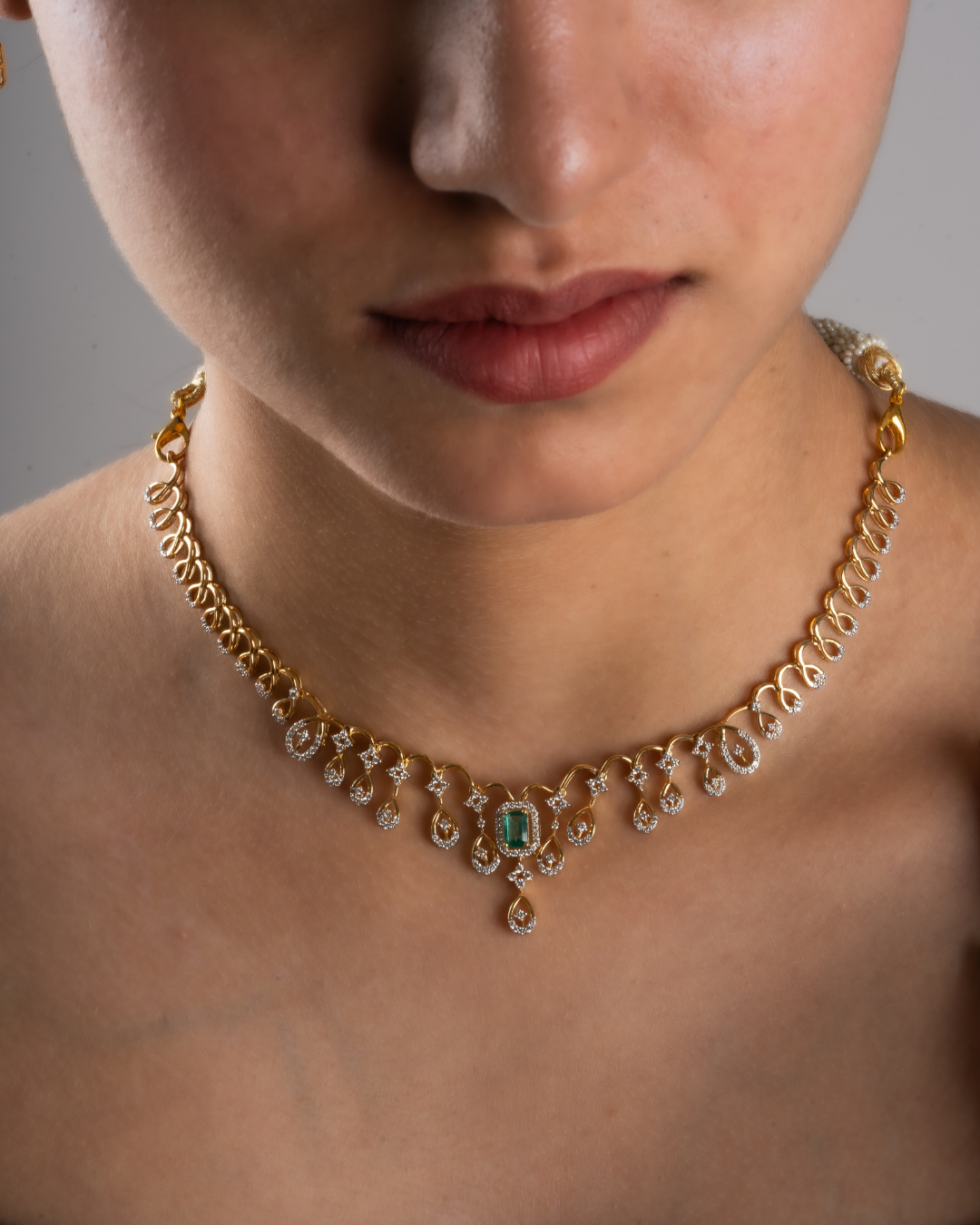 Dazzling Diamond emerald necklace